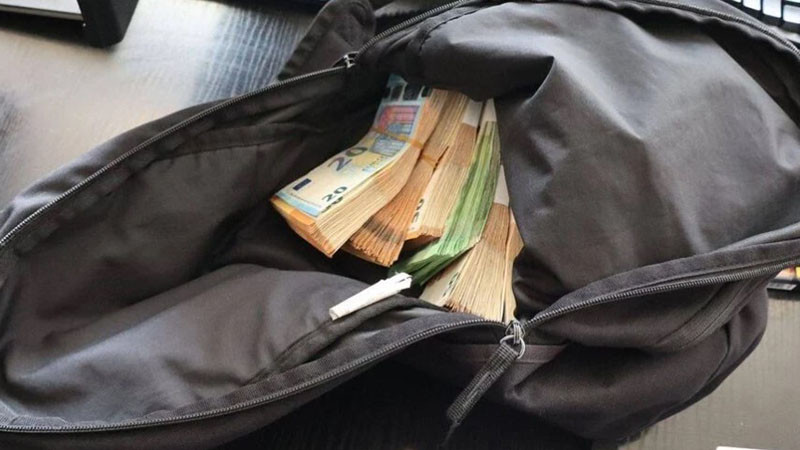 Арестуваха двама с раници, пълни с близо 90 хиляди евро за купуване на гласове в Пловдив