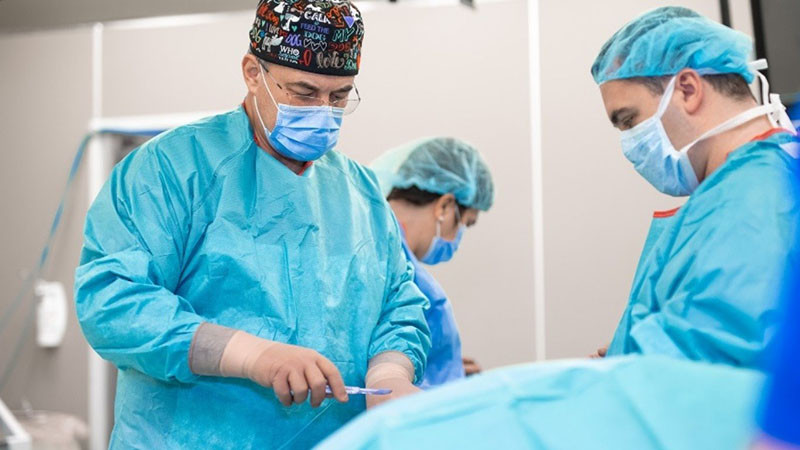 Лекари спасиха 14-годишно момче с рядък тумор в бронха чрез уникална операция