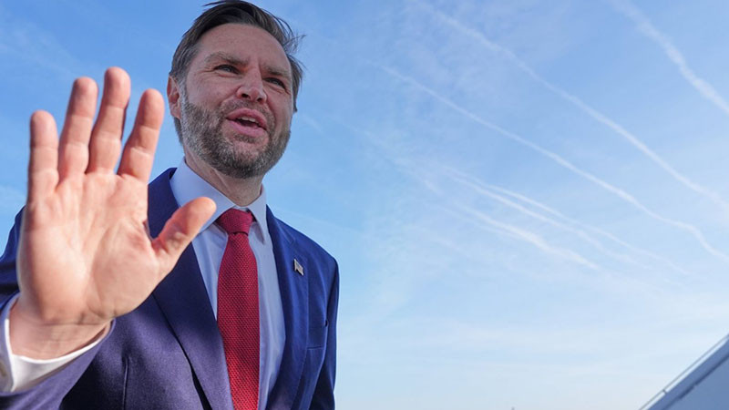 "Не си играйте с нас": Джей Ди Ванс предупреди Иран за преговорите в Исламабад