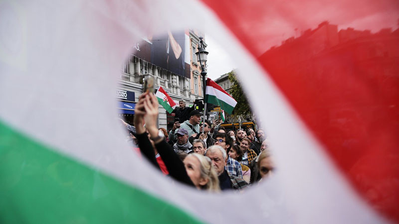 Скандали и обвинения в чужда намеса преди изборите в Унгария