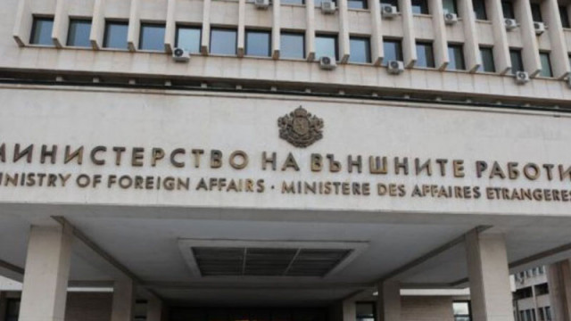 Заради мащабните протести: Външно министерство излезе с препоръки към българите в Ирландия