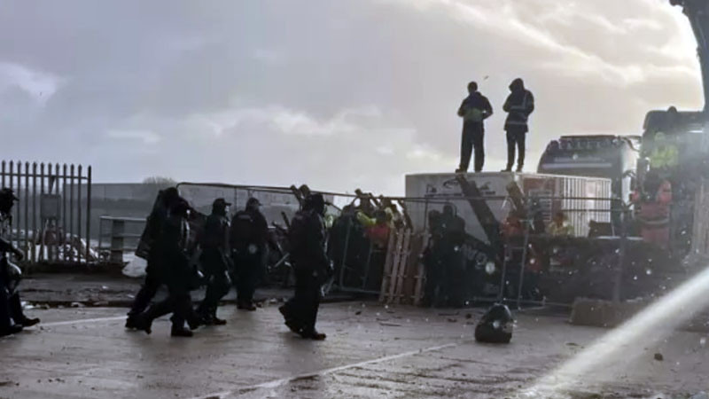 Полиция разчисти блокадата в центъра на Дъблин след дни на протести срещу високите цени на горивата