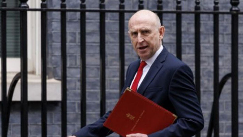 FT: Британският военен министър се среща с шефове на телекомуникационни гиганти