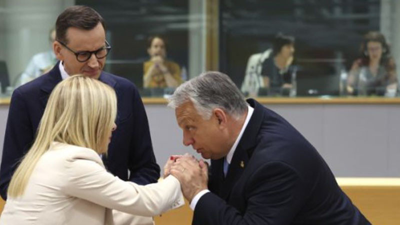 Италианската преса: Унгарско земетресение в Италия или италиански ефект в Унгария?