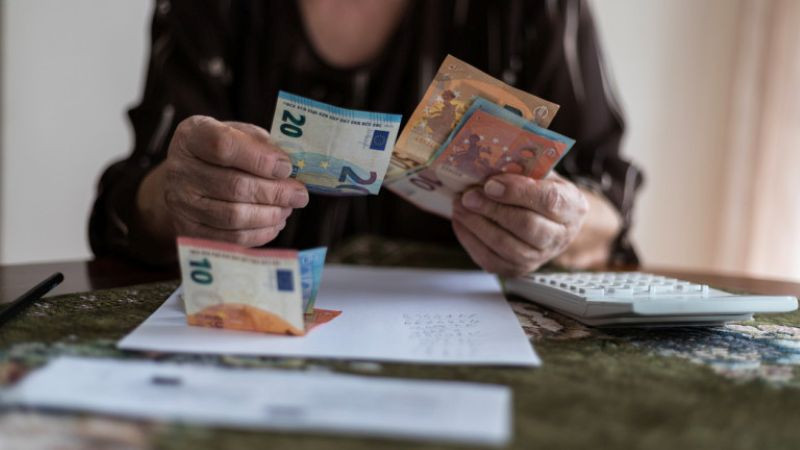 Предлагат почивните дни да не бавят изплащането на пенсиите