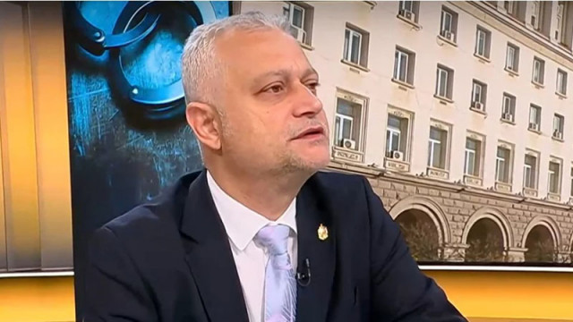 Дечев: Камионът, запушил тунел на "Хемус", е собственост на партиен активист и бивш член на СИК