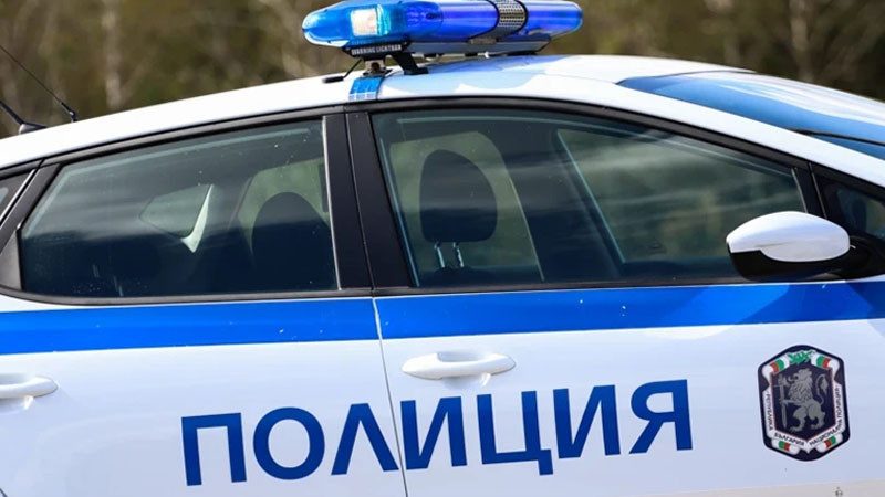 Задържани са двама общински съветници за купуване на гласове