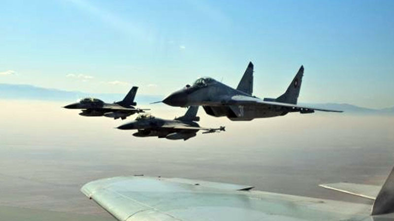 След масирана атака на Русия срещу Украйна: Полша вдигна изтребители и затвори летища