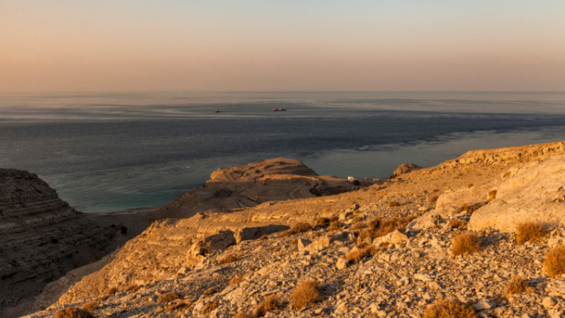 Иран склонен да пусне корабите през оманската страна на Ормузкия проток