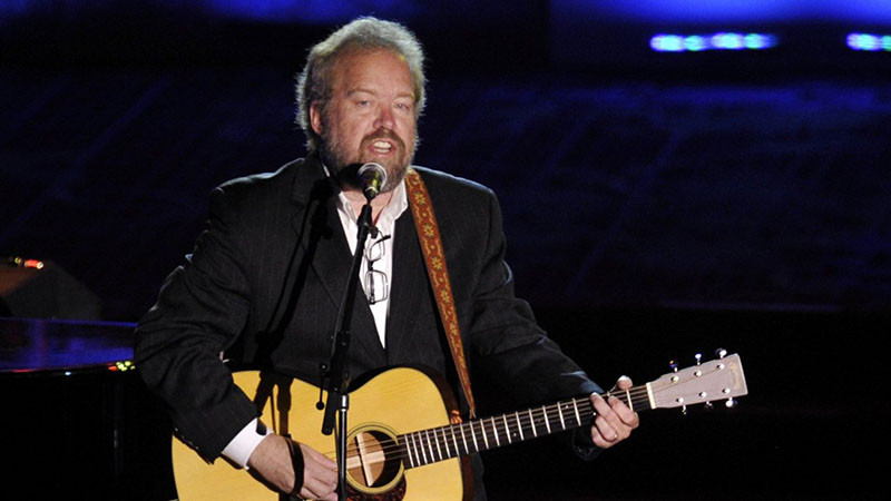 Отиде си носителят на "Грами", създал платинената "The Gambler" на Кени Роджърс