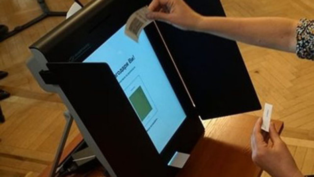 Машините за гласуване в Стара Загора масово дефектират и не пускат бюлетини