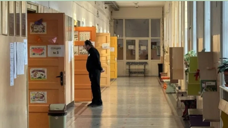 Първите час-час и половина: Под 2% избирателна активност