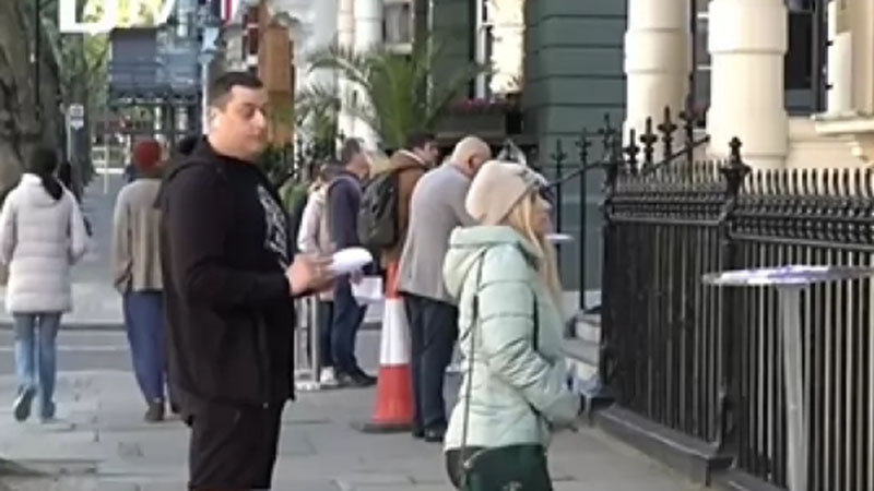 Опашки пред урните в Лондон: Рекорден интерес сред българите във Великобритания