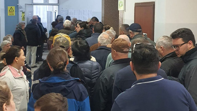 Изборният ден за българите в чужбина започна при изключително висока активност и