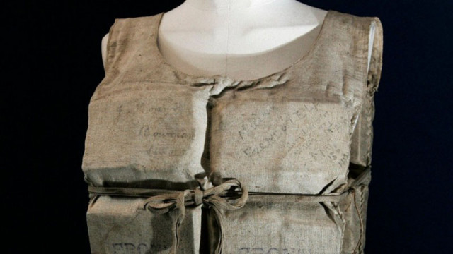 Спасителна жилетка на оцелял пътник от "Титаник", беше продадена за 906 000 щатски долара