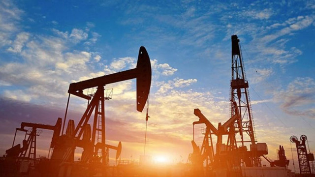 Цените на петрола скочиха с над 5% след ново затваряне на Ормузкия проток