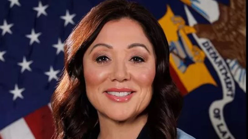 Министърът на труда в правителството на Тръмп подаде оставка след твърдения за злоупотреби