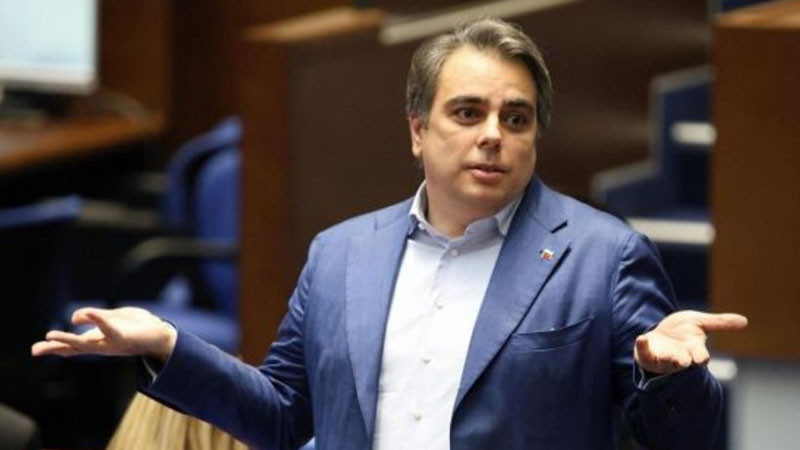 Асен Василев: С изумление и малко тъга наблюдавам бурята в чаша вода по повод Манол Пейков