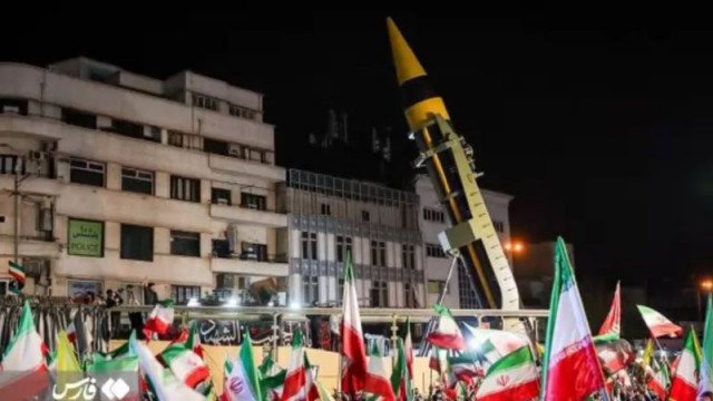 Иран разположи балистични ракети на площадите в Техеран след удължаването на примирието