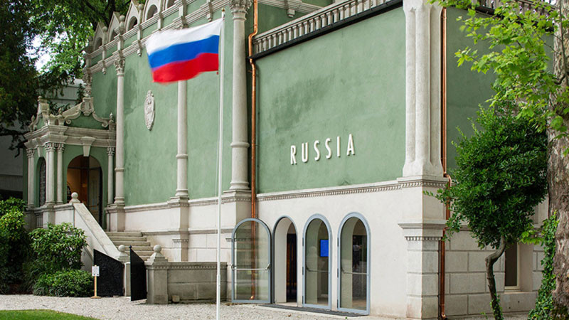 ЕК спира 2 млн. евро за Венецианското биенале заради връщането на руския павилион