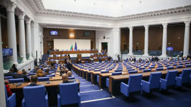 Депутатите, избрани от две листи, решават от коя да влязат в парламента