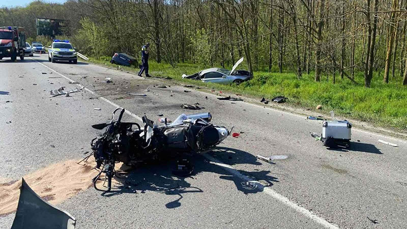 Моторист от Румъния загина, а 5-ма са ранени след тройна катастрофа край Цар Калоян