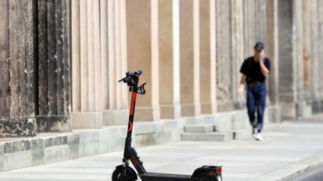 В Пловдив: Тротинетка връхлетя върху микробус, почина 22-годишна млада жена