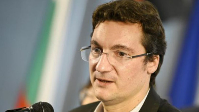 НС на БСП гласува с почти пълно единодушие доверие на Крум Зарков - 95 гласа "за"