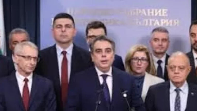 В ПП-ДБ се държат като в секта, тази общност е средство за кариерна реализация на нейните лидери