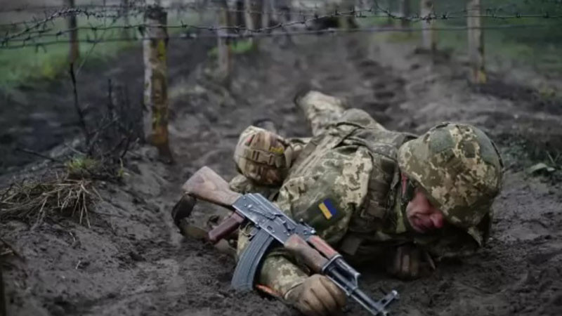 Китайски портал: Бойци от ВСУ умират от глад на фронта, пият дъждовна вода