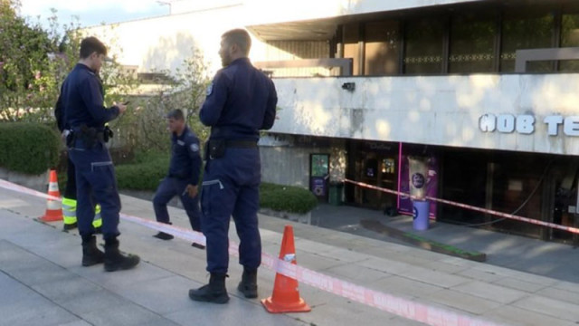 Прокуратурата: Няма данни 14-годишното дете, паднало с парапет от НДК, да е бутнато