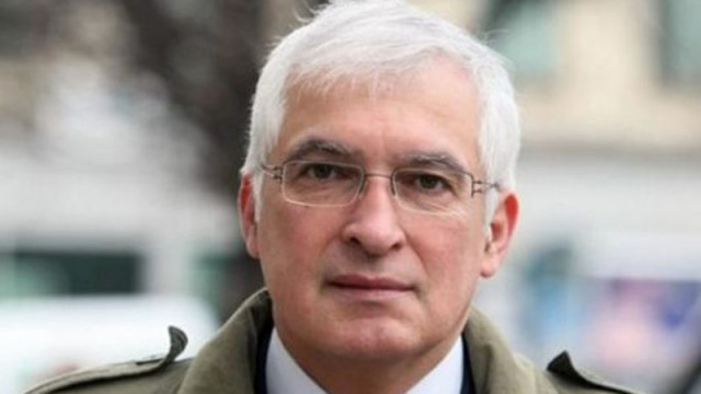 Проф. Боян Дуранкев: Изкуствени цветя и гнили ябълки в Народното събрание