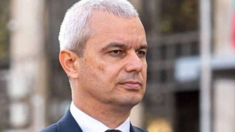 „Разруха и упадък“! Костадин Костадинов се прибра с влак от Варна за началото на новия парламент