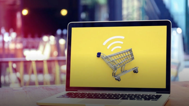 Фалшиви отстъпки и измами с бройките: Онлайн магазините масово лъжат с намаления и такси