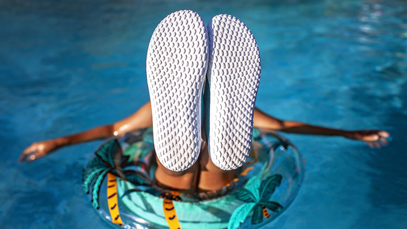 Защита на плажа - как да изберем аква обувки