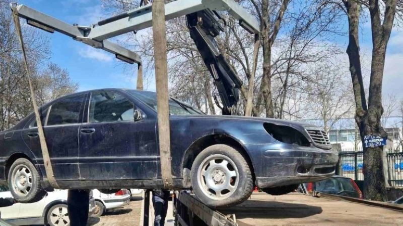 Увеличават паркоместата и чистия въздух с премахване на стари коли