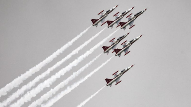 С F-16 и МиГ-29, но без военен парад в София