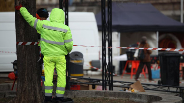 Работник почина, след като беше затрупан с пръст при ремонт на ул. "Оборище" в Бургас