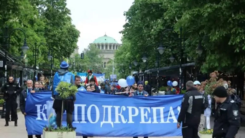 Димитър Манолов оглави шествието на КТ "Подкрепа" за 1 май