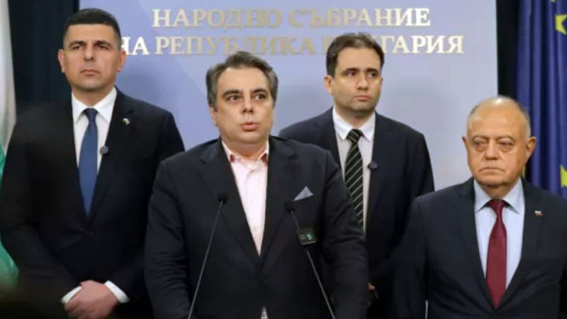 ПП-ДБ – зрелищният разпад на харизматичните балъци