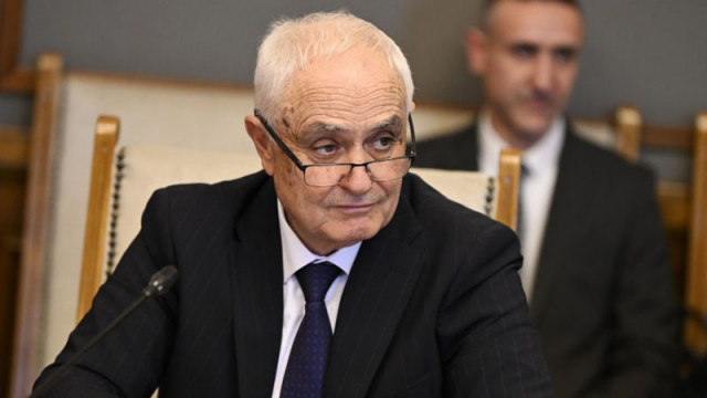 Запрянов: Удължителният бюджет е причината да няма военен парад на 6 май