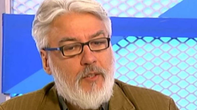 Проф. Росен Стоянов: Пазят Радев от неудобните въпроси и от светлините на прожекторите