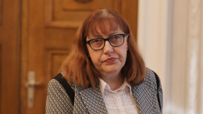 Радев взема кадър на Йотова за шеф на ЦИК
