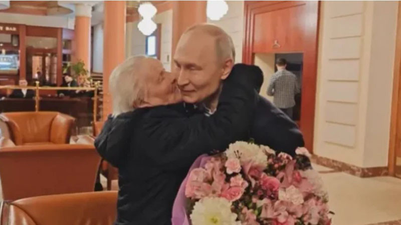 Путин отиде с кола до хотел в Москва, за да вземе своя учителка на вечеря