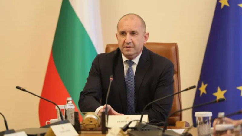 Премиерът Радев свиква извънредна среща за цените и храните