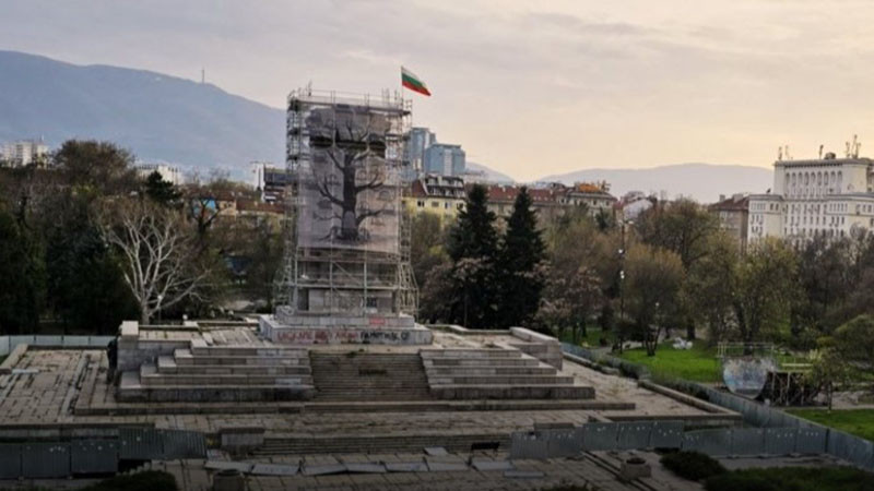 Столична община придобива фигурите от Паметника на Съветската армия