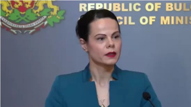 Здравният министър Катя Ивкова: Започват преговори за по-високи доходи на медиците