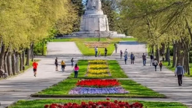Украинци извадиха ножове на деца в Морската градина във Варна