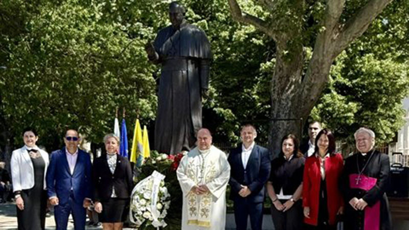 Раковски увековечи с паметник папа Франциск