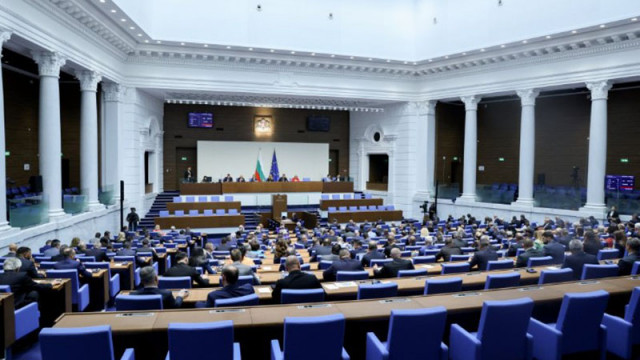 Втори ден управляващи и опозиция в спор за промените в правилника на депутатите